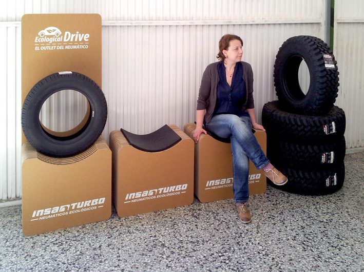 expositor y sillas carton neumatico reciclado expositor y sillas carton neumatico reciclado