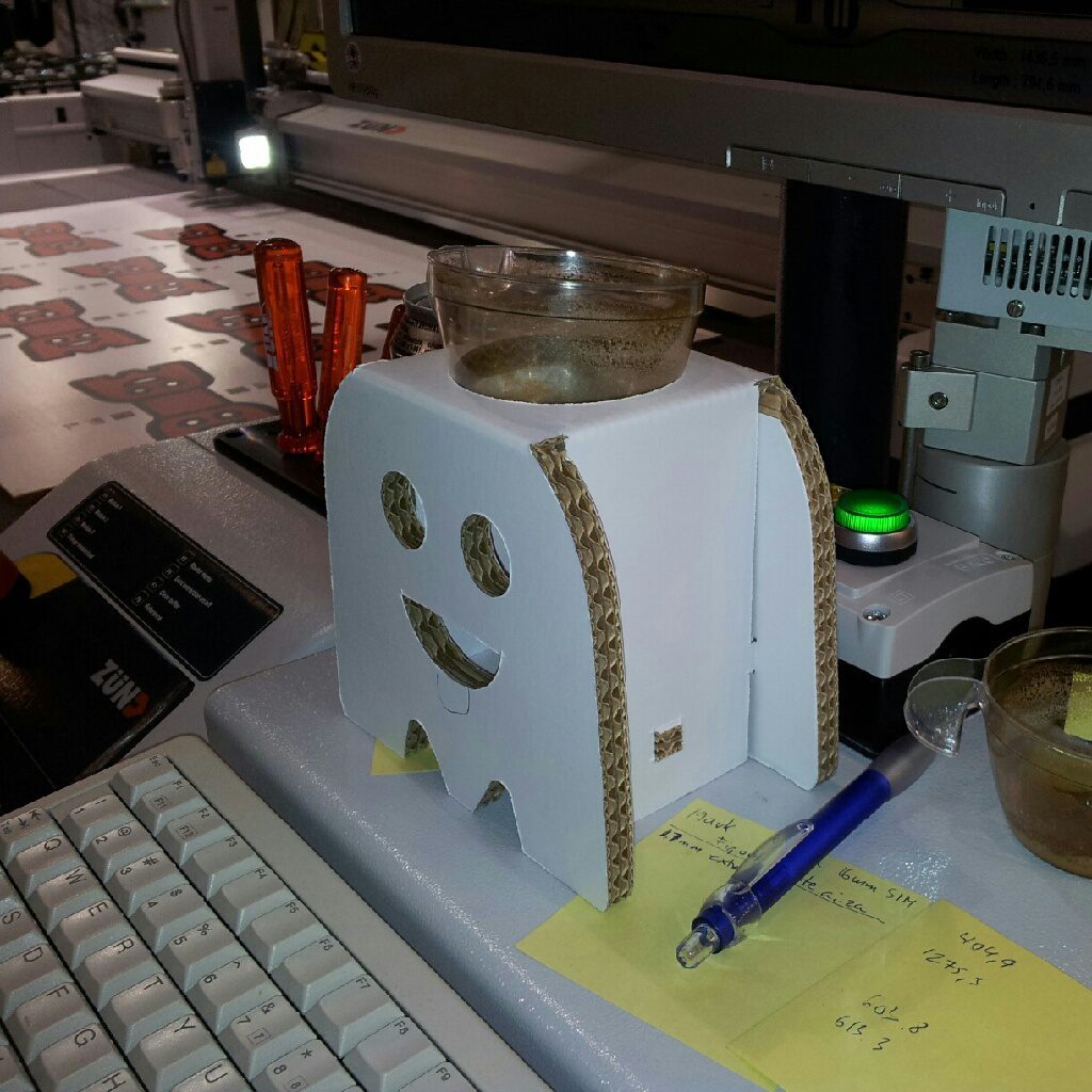 graphispag_cartonlab_signtronic_taburetes_carton_03