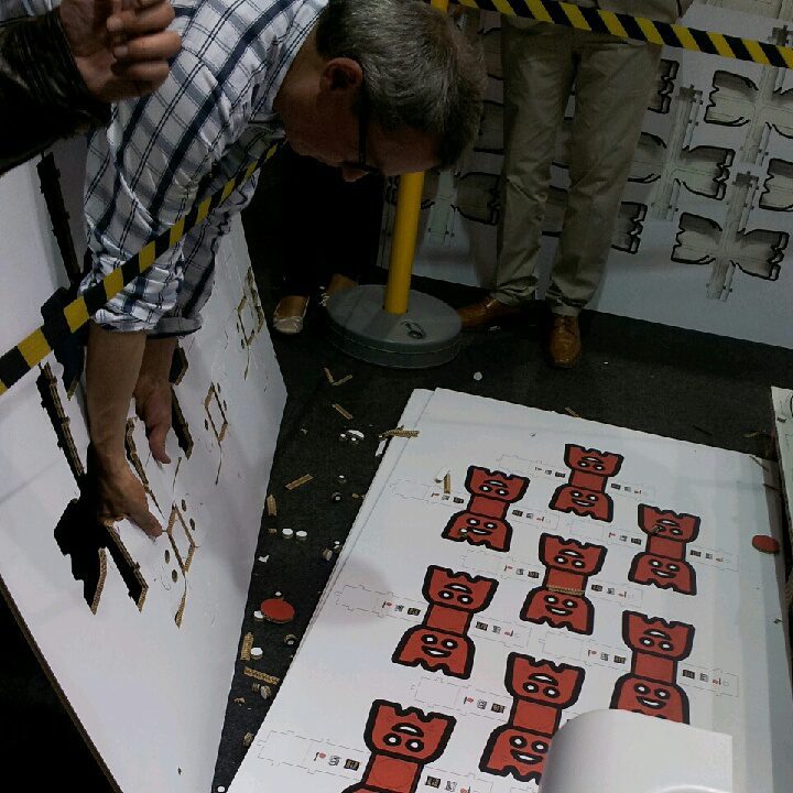 graphispag_cartonlab_signtronic_taburetes_carton_04