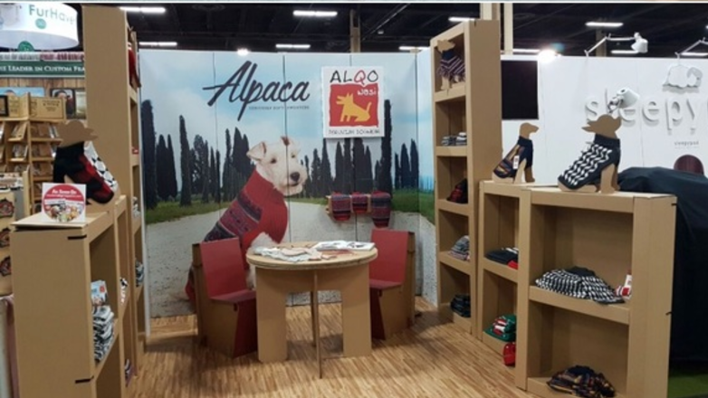 Customized booth at SuperZoo pet expo Cartonlab English