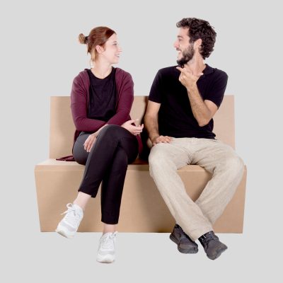 JARA Banco - Acabado Kraft - Vista con personas