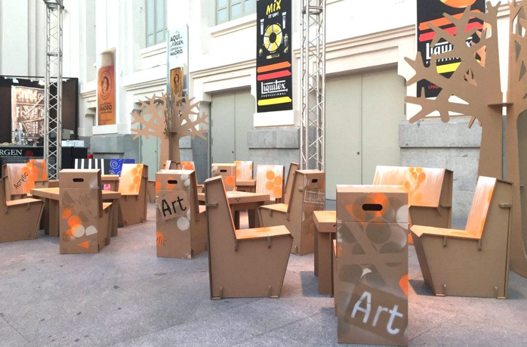 muebles de carton silla carton eventos corporativos empresariales sostenibles arte Cartonlab