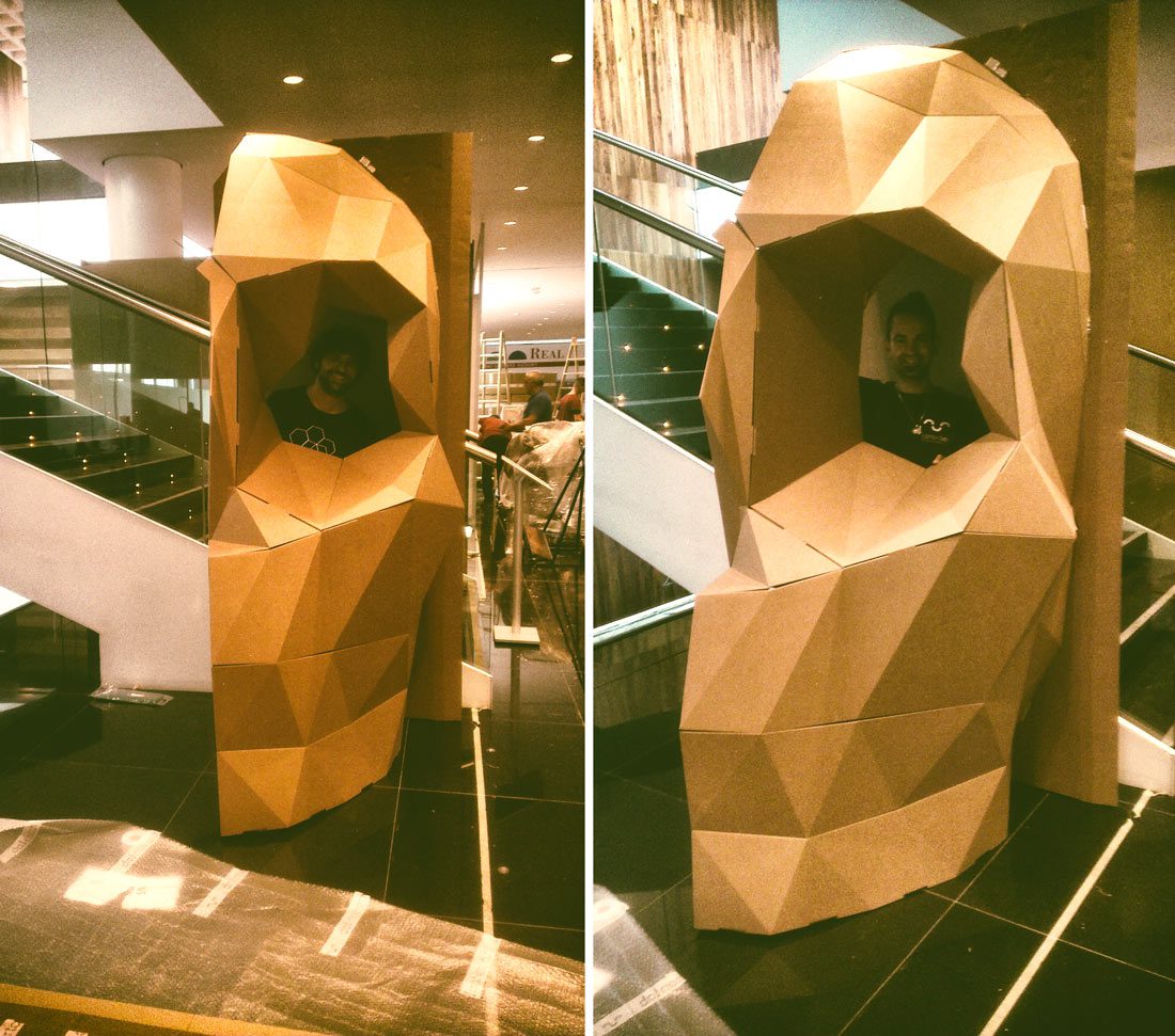 calavera-carton-stand-aecc-metrovacesa-cartonlab-01-skull-cardboard