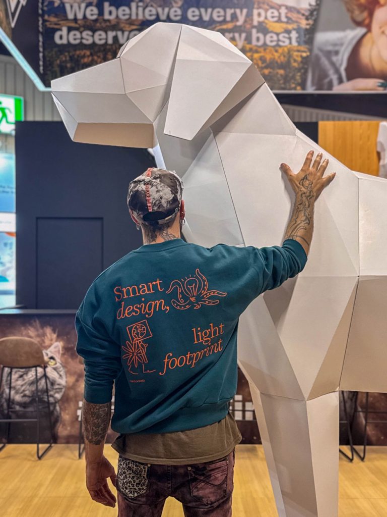 perro gigante de cartón lowpoly