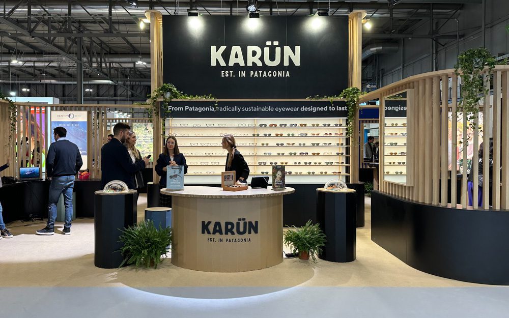 Zona de exposición de gafas del stand de Karün en MIDO.