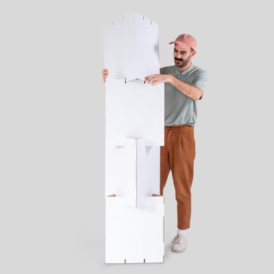 TRITÓN Tótem Modular - Acabado blanco - Vista con persona