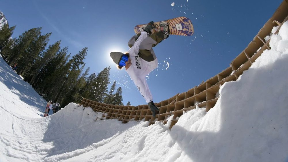 Increíble snowpark hecha de cartón