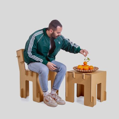 Mesa y silla Taray en uso