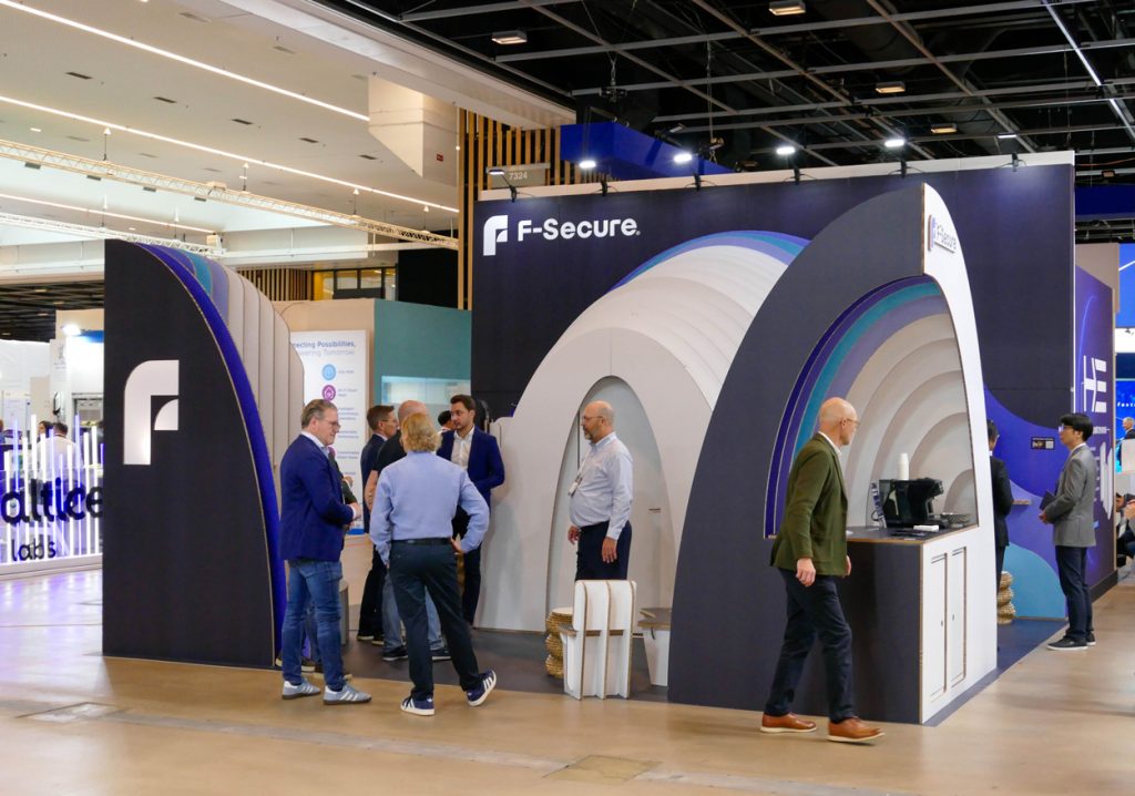 uno de los stands sotenibles para eventos tecnológicos