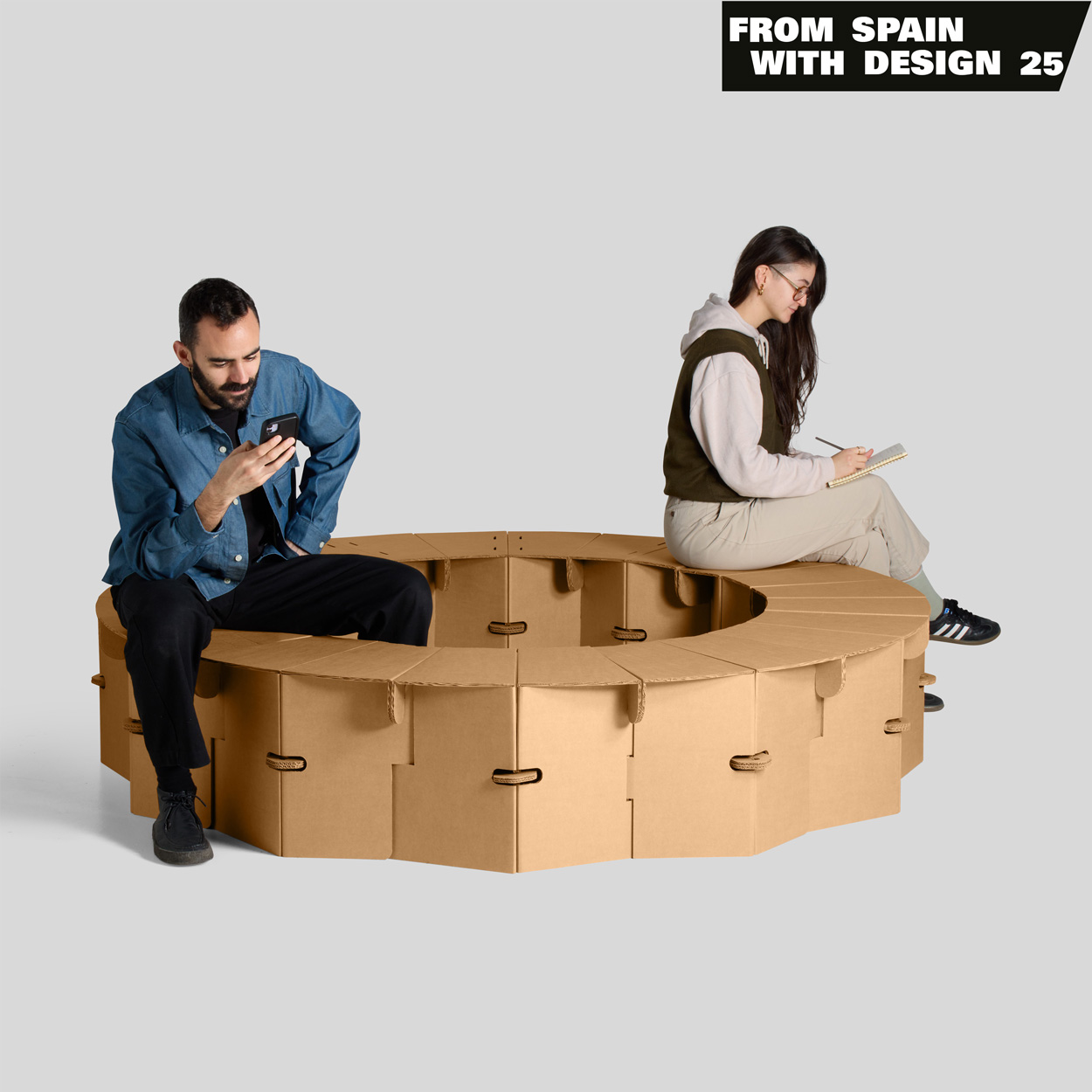 BRIO 33946 - Banco Del Mercato Con Personaggio E Cassette Di Frutta, Gioco In Legno Per Bambini